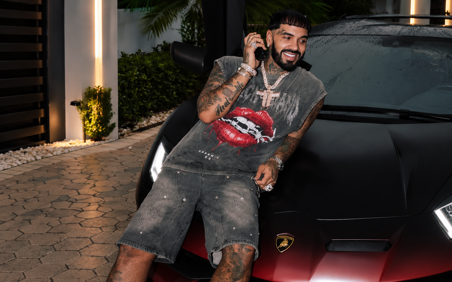 Anuel AA prepara un álbum de corridos mexicanos y lo ve como un regalo para México